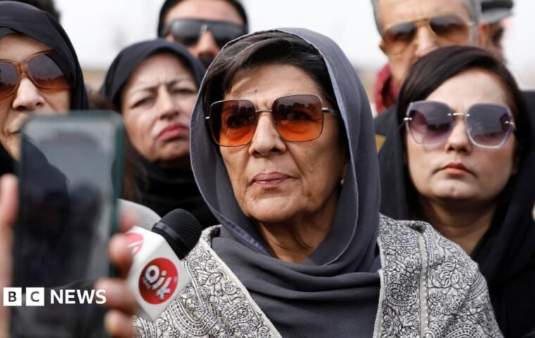 Saudara Perempuan Imran Khan Ditangkap Menjelang Protes