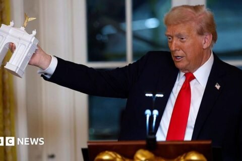 Trump Rencanakan Lengkapi Arca Kemenangan dengan Fasilitas Militer