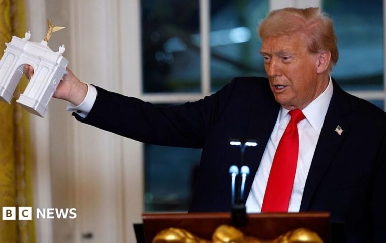 Trump Rencanakan Lengkapi Arca Kemenangan dengan Fasilitas Militer