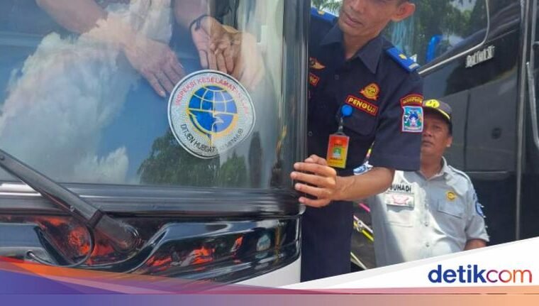 Wajib Tahu! Stiker Kelaikan Bus yang Harus Diperhatikan