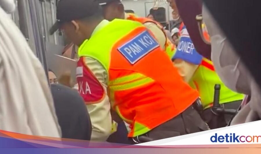 Wanita Penghirup Kamper Kembali Naik KRL, Ditarik Petugas